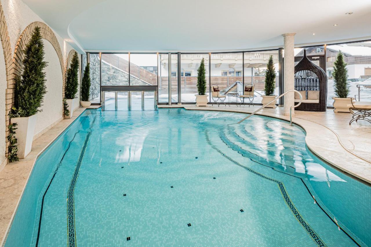 Savoy Dolomites Luxury & Spa Hotel เซลวาดีวัลการ์เดนา ภายนอก รูปภาพ