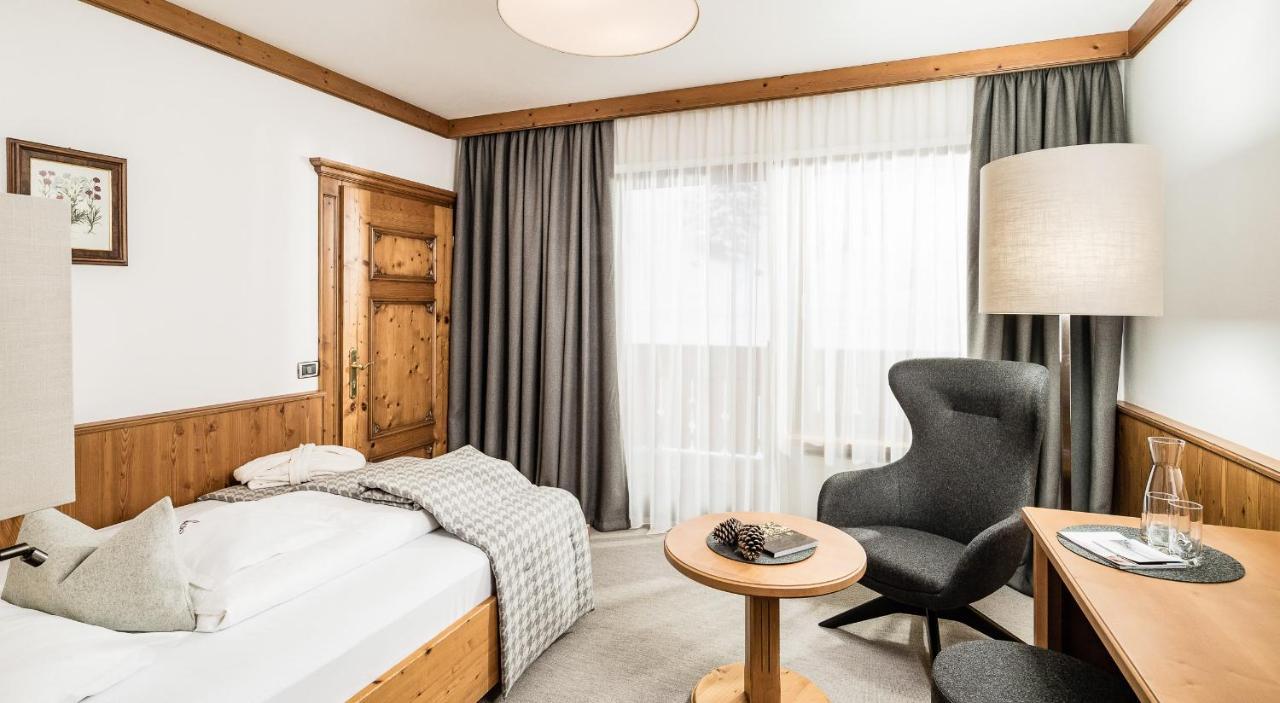 Savoy Dolomites Luxury & Spa Hotel เซลวาดีวัลการ์เดนา ภายนอก รูปภาพ