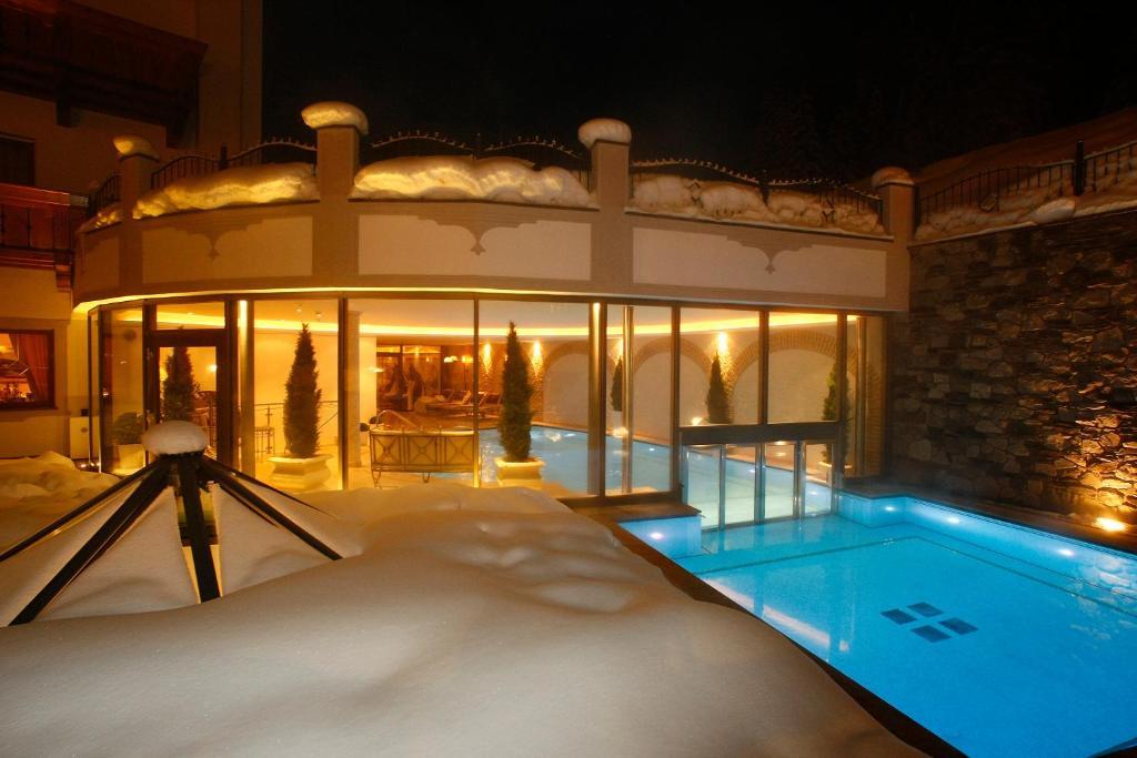 Savoy Dolomites Luxury & Spa Hotel เซลวาดีวัลการ์เดนา ภายนอก รูปภาพ