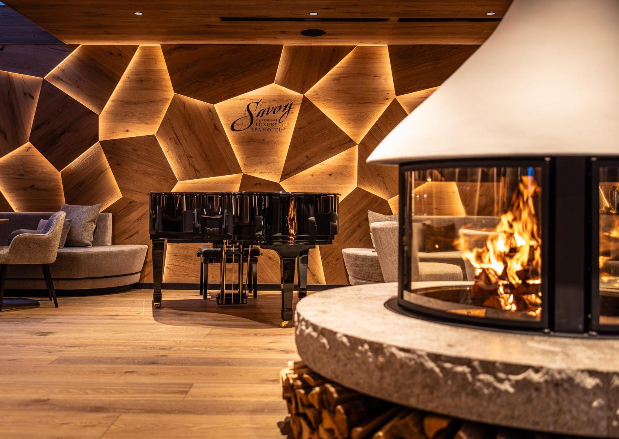 Savoy Dolomites Luxury & Spa Hotel เซลวาดีวัลการ์เดนา ภายนอก รูปภาพ