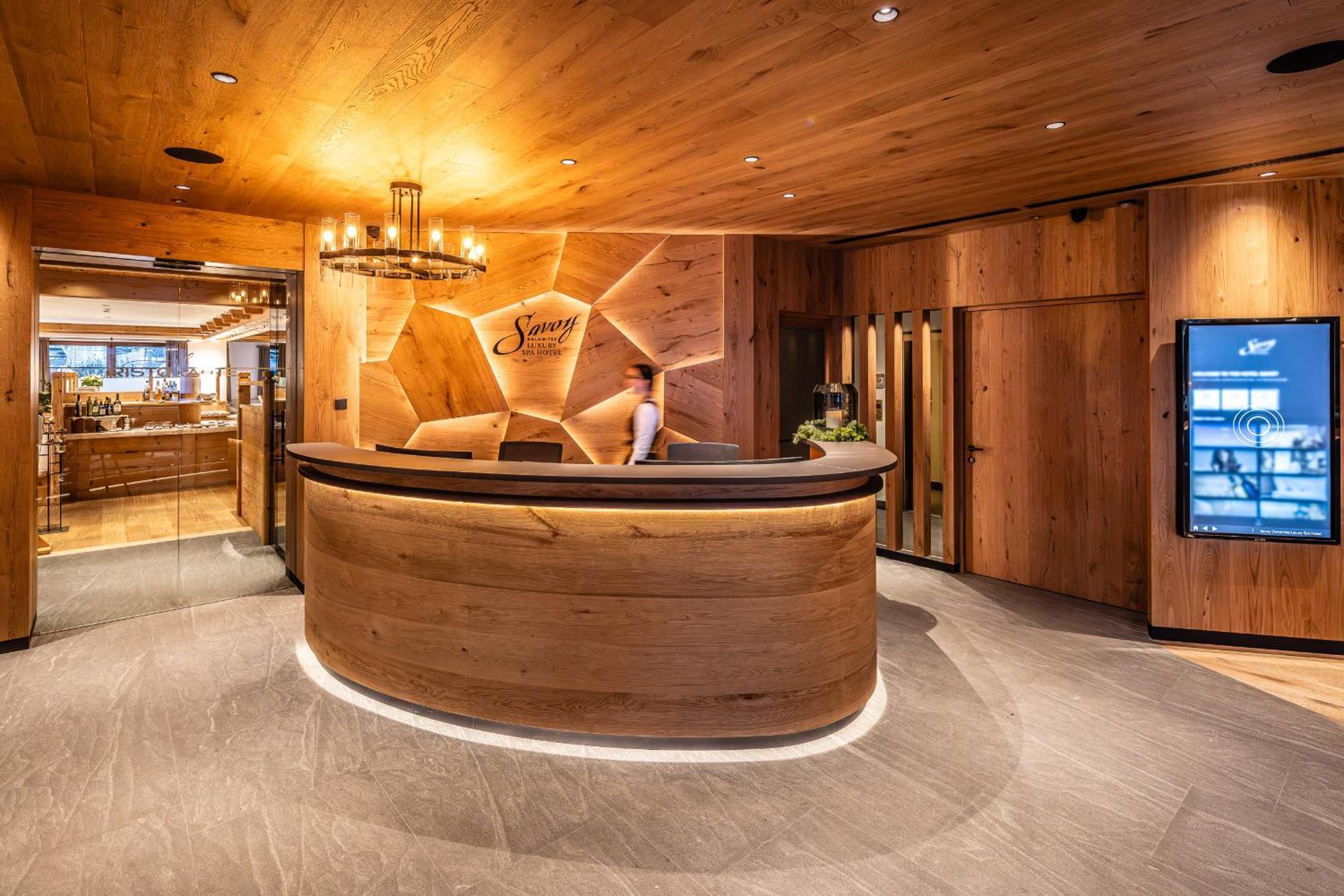 Savoy Dolomites Luxury & Spa Hotel เซลวาดีวัลการ์เดนา ภายนอก รูปภาพ