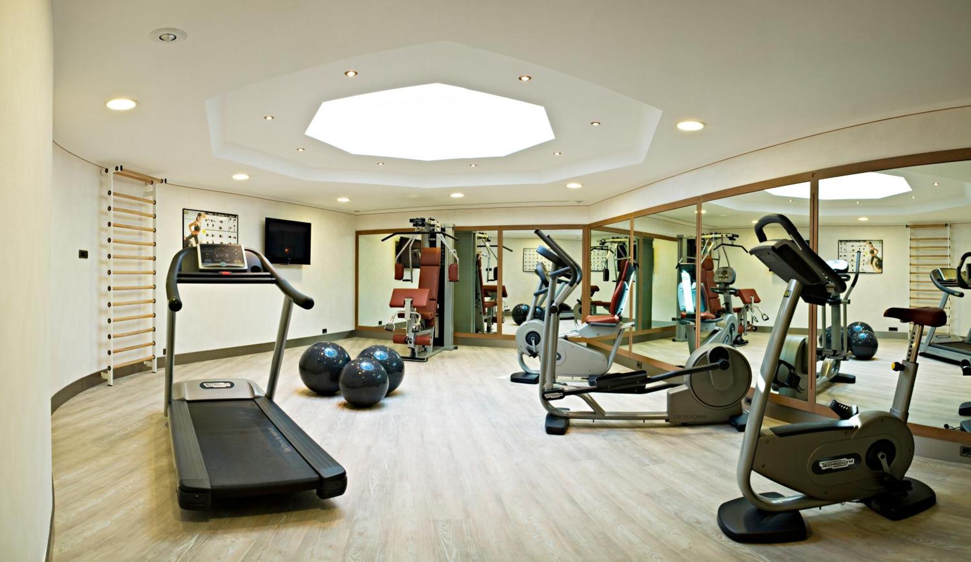 Savoy Dolomites Luxury & Spa Hotel เซลวาดีวัลการ์เดนา ภายนอก รูปภาพ