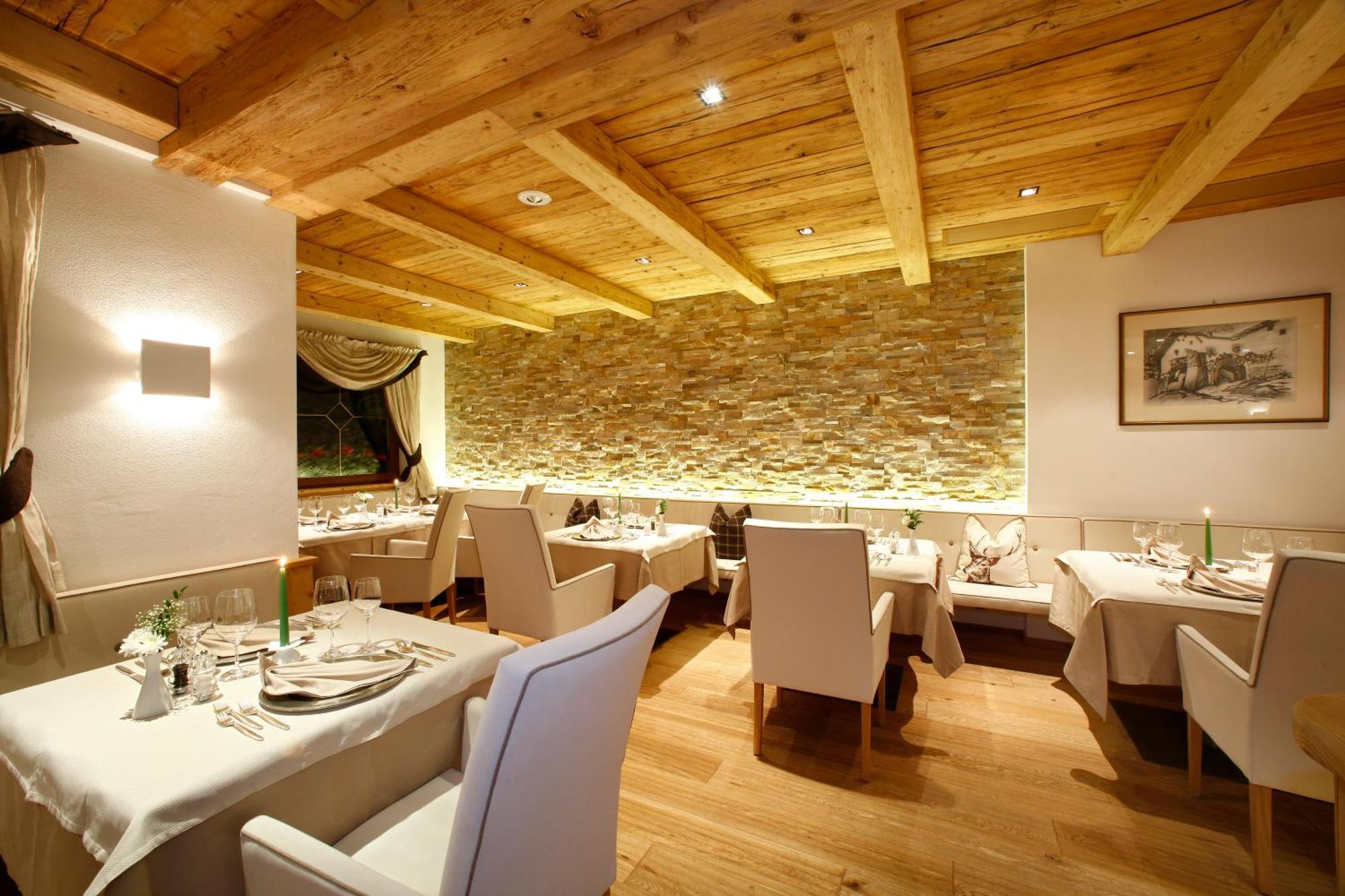 Savoy Dolomites Luxury & Spa Hotel เซลวาดีวัลการ์เดนา ภายนอก รูปภาพ