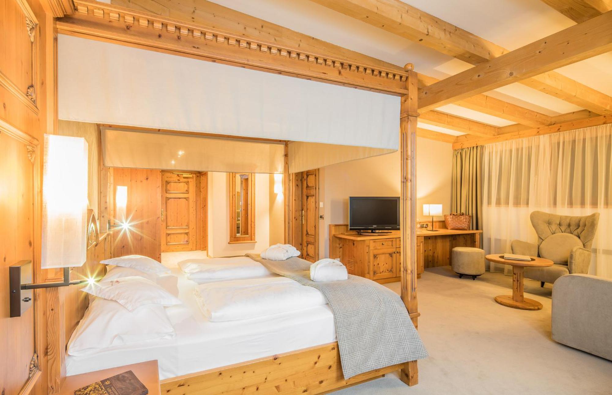 Savoy Dolomites Luxury & Spa Hotel เซลวาดีวัลการ์เดนา ภายนอก รูปภาพ