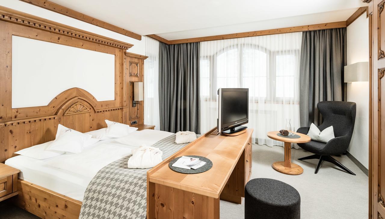 Savoy Dolomites Luxury & Spa Hotel เซลวาดีวัลการ์เดนา ภายนอก รูปภาพ