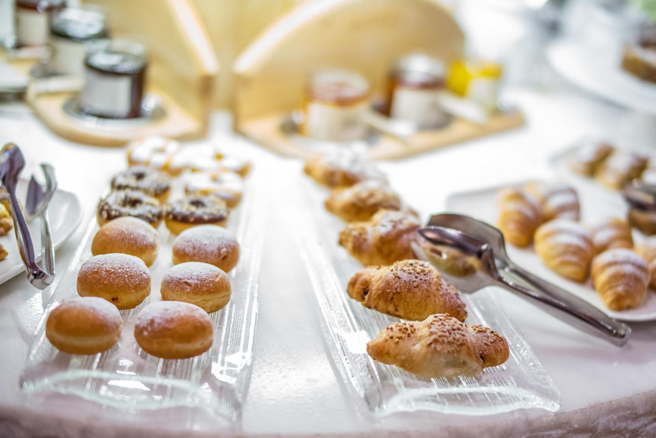 Savoy Dolomites Luxury & Spa Hotel เซลวาดีวัลการ์เดนา ภายนอก รูปภาพ