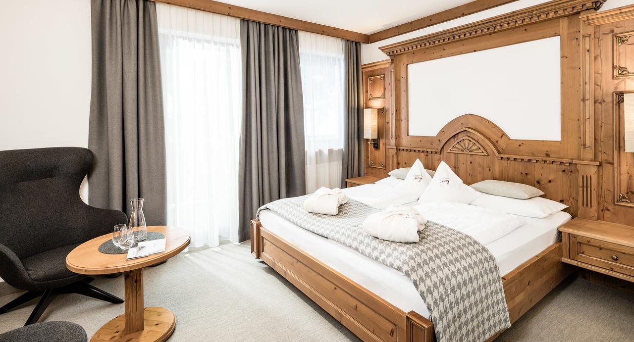 Savoy Dolomites Luxury & Spa Hotel เซลวาดีวัลการ์เดนา ภายนอก รูปภาพ