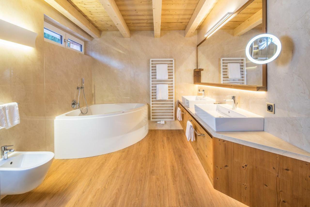 Savoy Dolomites Luxury & Spa Hotel เซลวาดีวัลการ์เดนา ภายนอก รูปภาพ