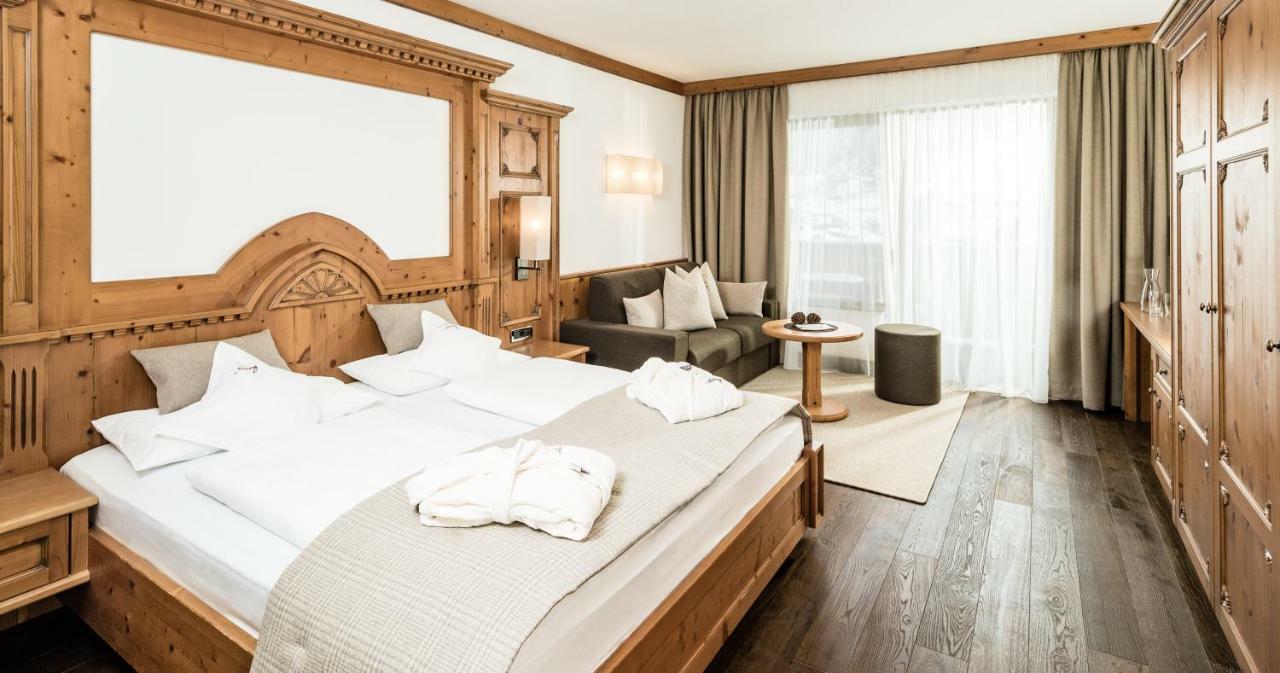 Savoy Dolomites Luxury & Spa Hotel เซลวาดีวัลการ์เดนา ภายนอก รูปภาพ