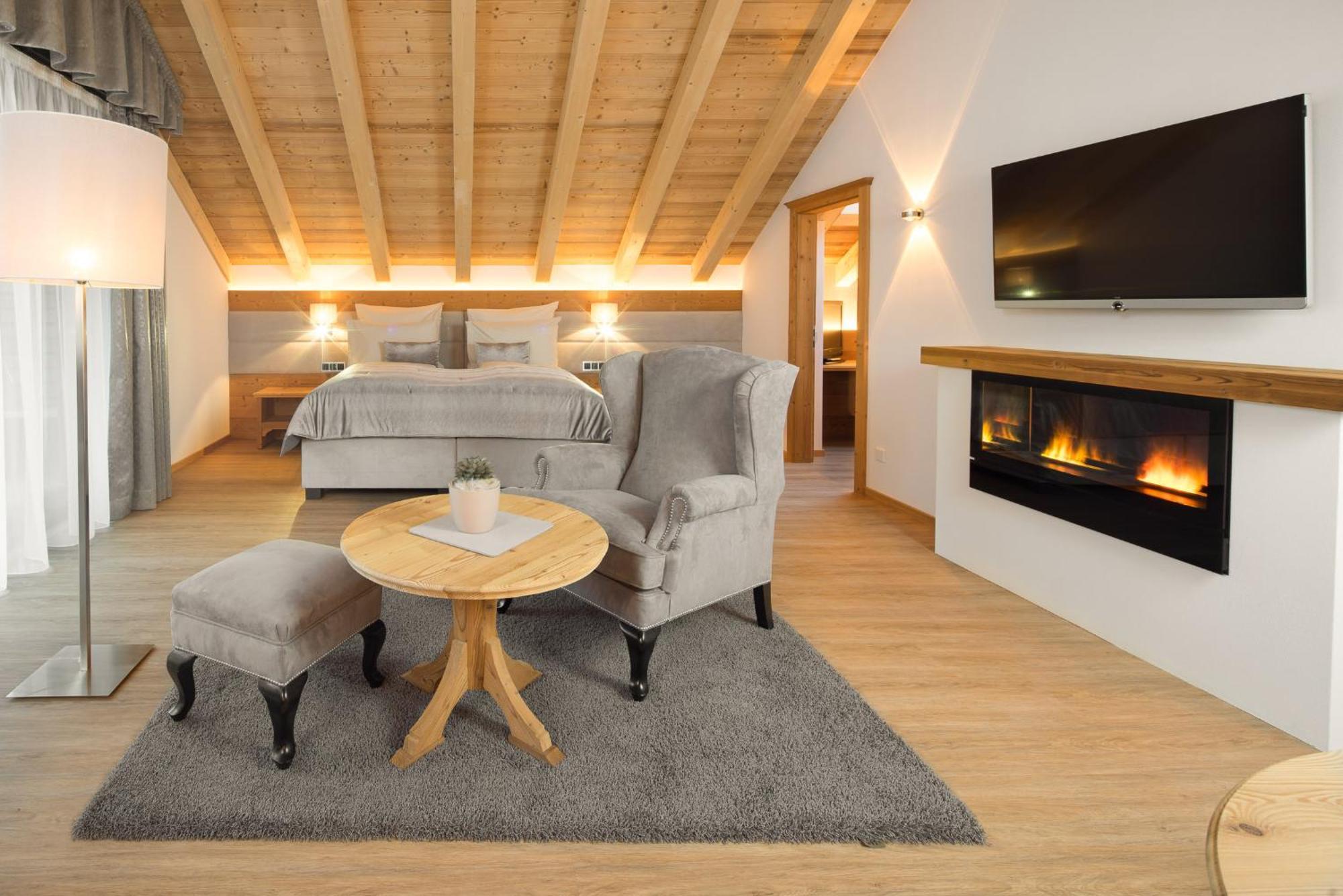 Savoy Dolomites Luxury & Spa Hotel เซลวาดีวัลการ์เดนา ภายนอก รูปภาพ
